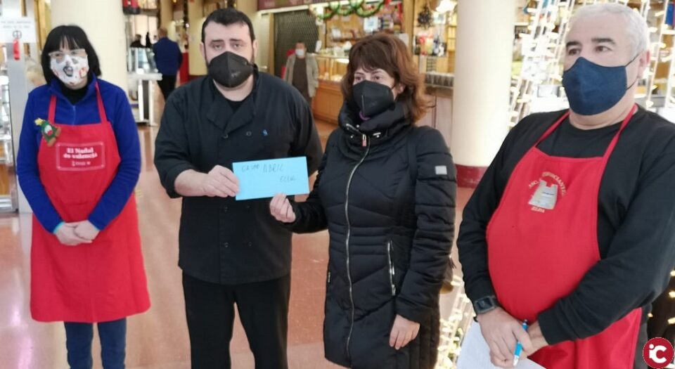La campaña navideña diseñada este año por el Mercado Central de Elda ha consistido en el sorteo de 2.700 euros en dos cheques regalo en compra