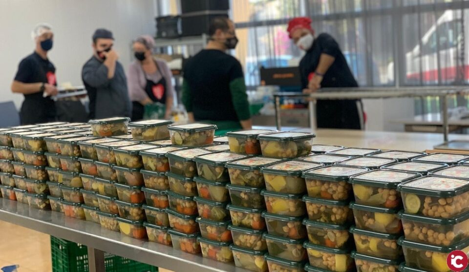 Alicante Gastronómica Solidaria cocina y distribuye cerca de 10.000 menús navideños entre los colectivos más vulnerables de la provincia en Nochebuena
