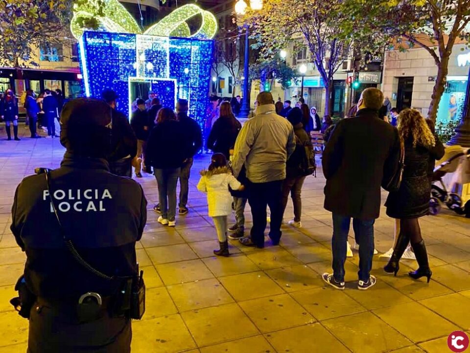 La Policía Local impone 29 denuncias por incumplir estado de alarma y disuelve siete fiestas en viviendas en el operativo nocturno para hacer frente al Covid en Alicante
