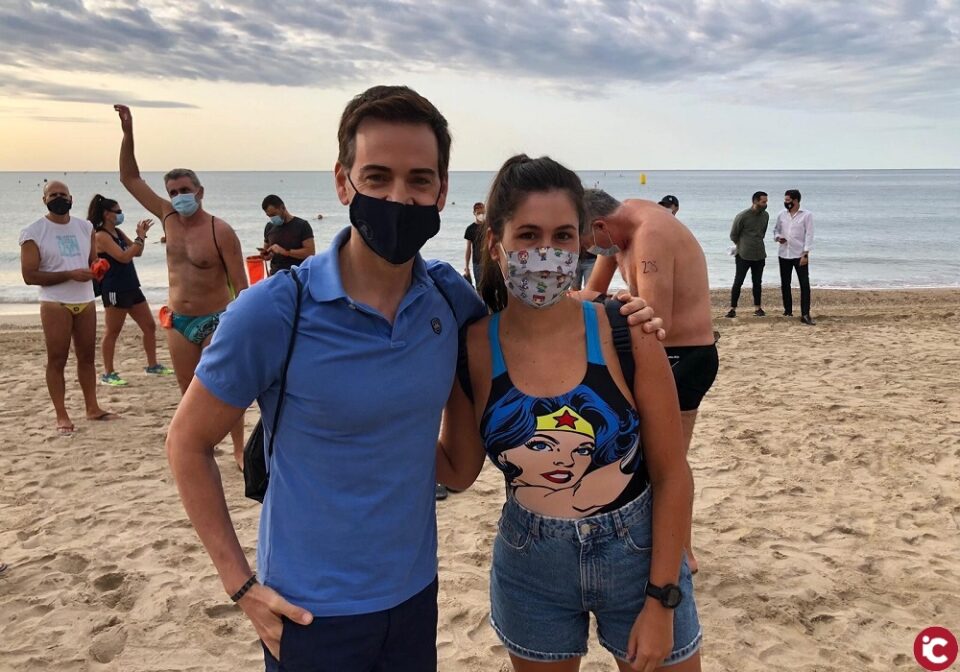 La campellera Irene Camacho se vuelve a imponer en la travesía a nado de Alicante