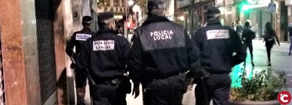 La Policía Local de Elda levanta 27 actas de sanción por infracciones relacionadas con el confinamiento y las medidas de seguridad durante los primeros días de Navidad