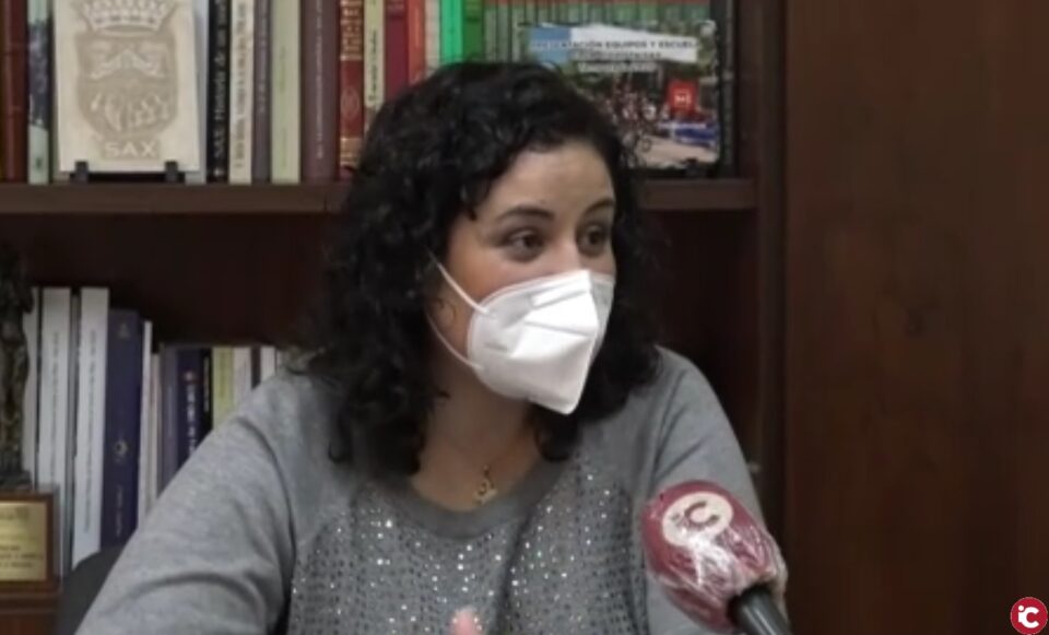 Sax firma el acta de recepción de la obra del colegio Cervantes