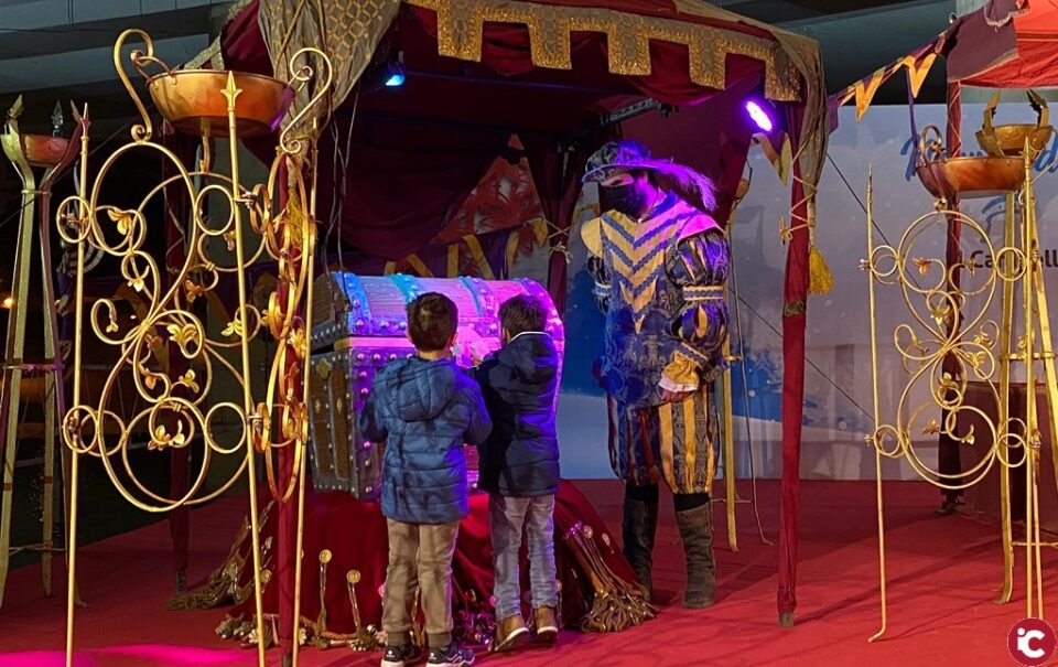 Un mundo de fantasía e ilusión inunda el Parque Central con el asentamiento de los carteros reales