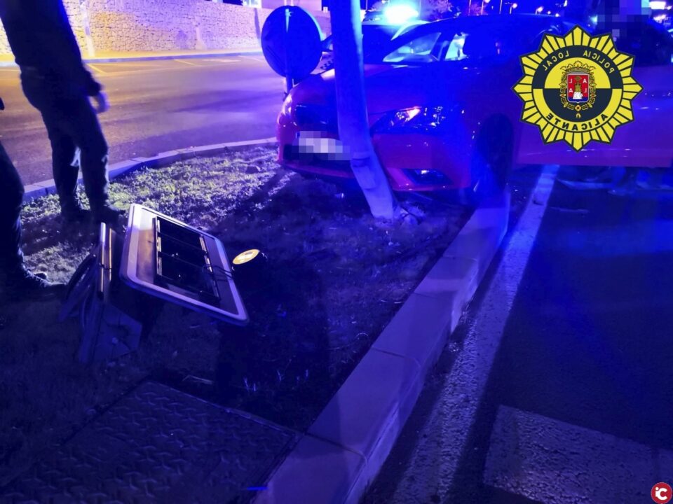 La Policía Local disuelve la noche previa a Nochevieja cuatro fiestas en viviendas en Alicante