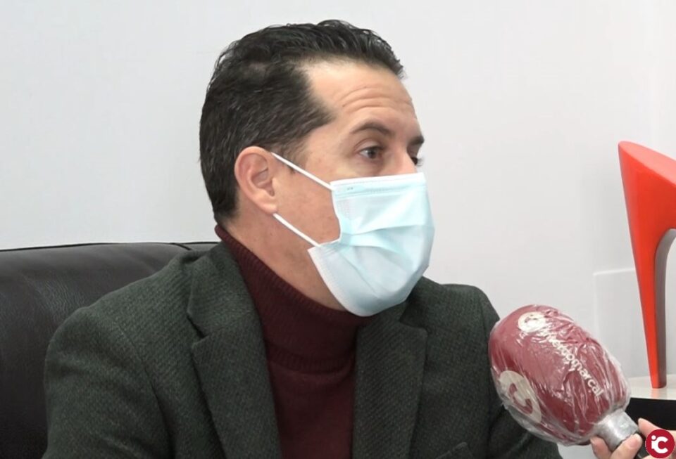 El alcalde de Elda realiza el balance político de este 2020 para las cámaras de Intercomarcal Televisión