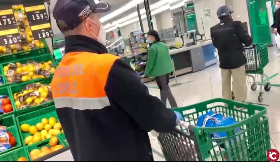 Más de una veintena de familias afectadas por coronavirus utilizan en una semana el servicio especial de Protección Civil para hacer sus compras de alimentos y medicamentos