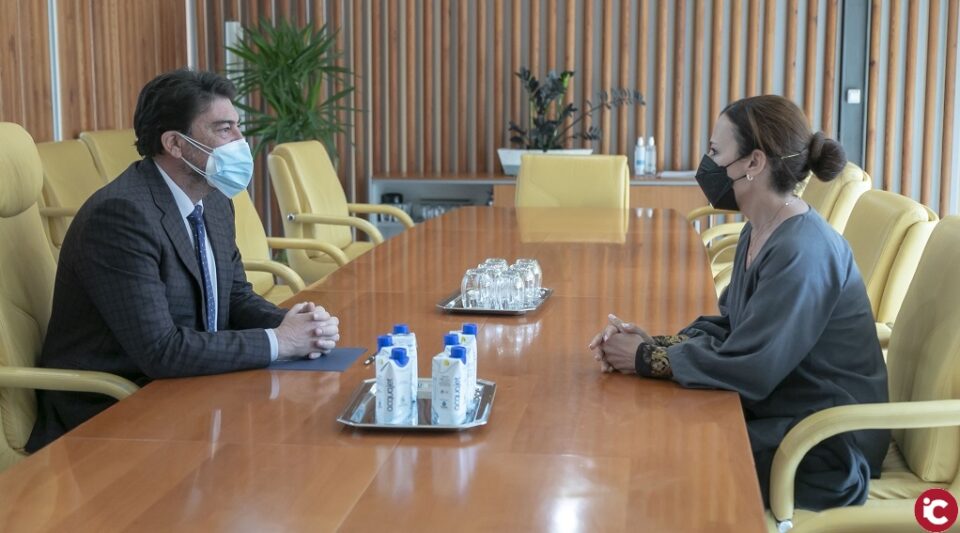 El alcalde recibe a Eva Toledo tras su elección como presidenta de El Círculo-Directivos de Alicante