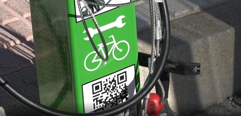 Una nova estació de reparació de bicicletes a Tibi