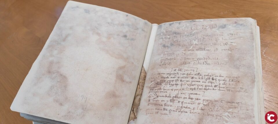 LArxiu Municipal dAlcoi restaura dos "Llibres de Cort de Justícia" de principis del segle XIV