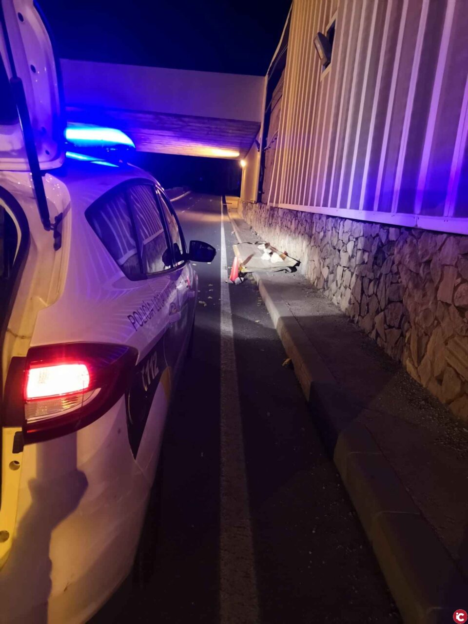 Los Bomberos del SPEIS y la Policía Local intervienen en sesenta emergencias por las fuertes rachas de viento en Alicante