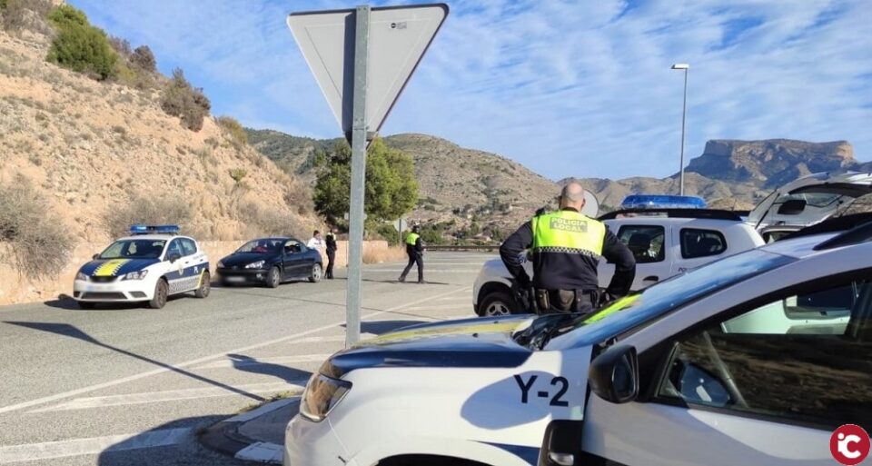 La Policía Local de Elda levanta 22 actas de sanción por infracciones relacionadas con el confinamiento y el toque de queda durante el fin de semana