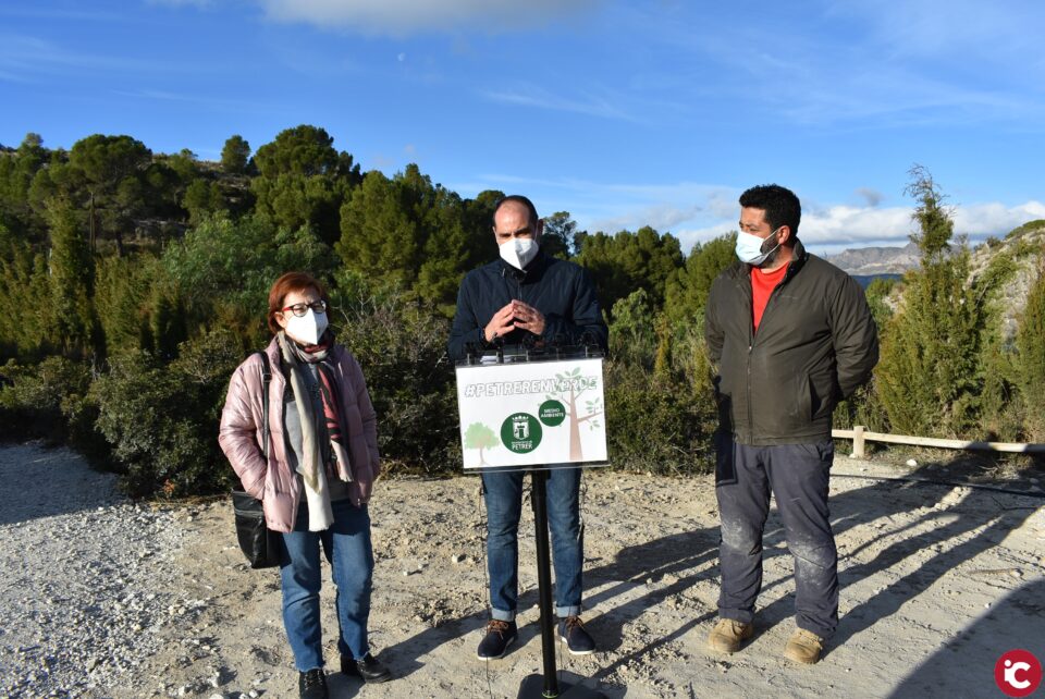 Petrer organiza un día del Árbol diferente con el reparto de plantones para que cada vecino los plante de manera individual