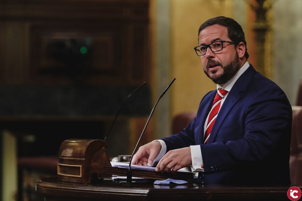 (PP) Almodóbar advierte al Gobierno que sin las ayudas directas al turismo se pone en riesgo la supervivencia del sector