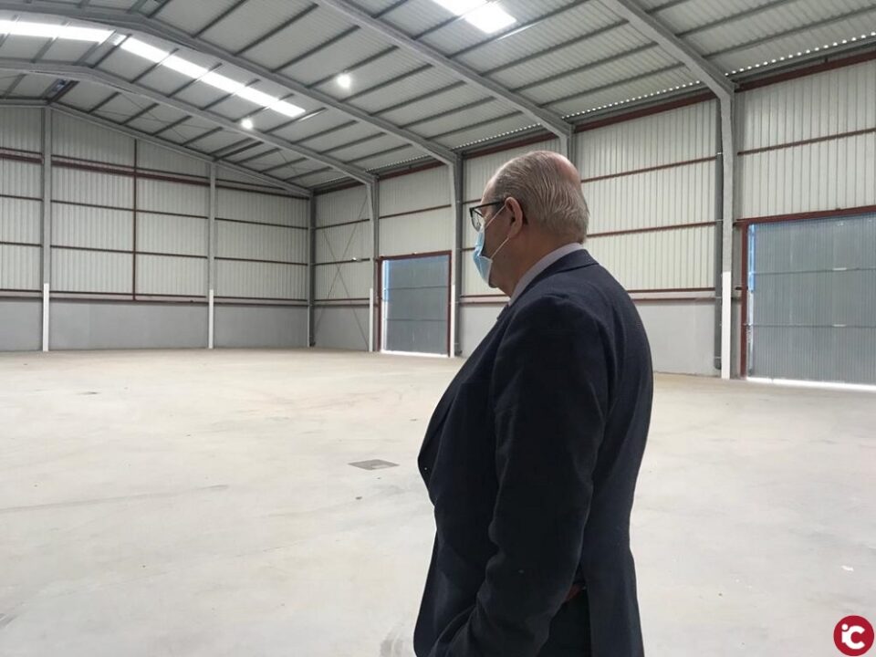 El Ayuntamiento de Alicante habilita la nueva nave industrial para el área de Infraestructuras y ahorra a las arcas municipales más de cien mil euros de alquileres