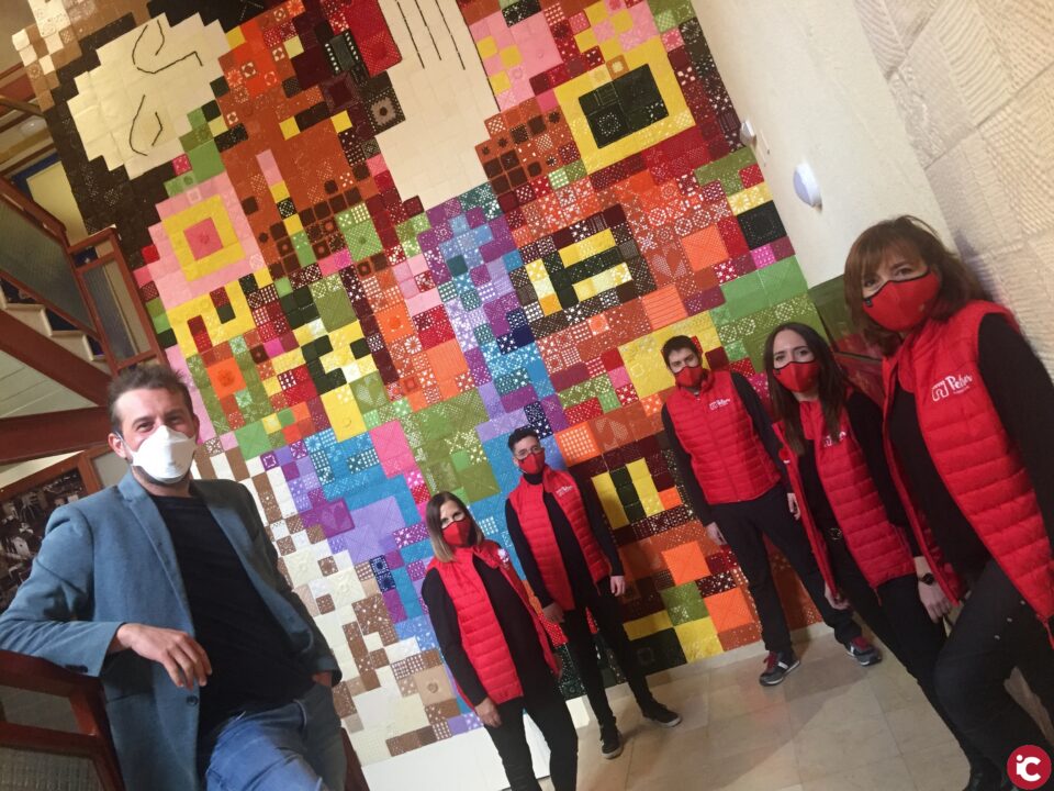 La Tourist Info de Petrer hace un llamamiento a inundar las redes sociales de abrazos entre convivientes para celebrar San Valentín
