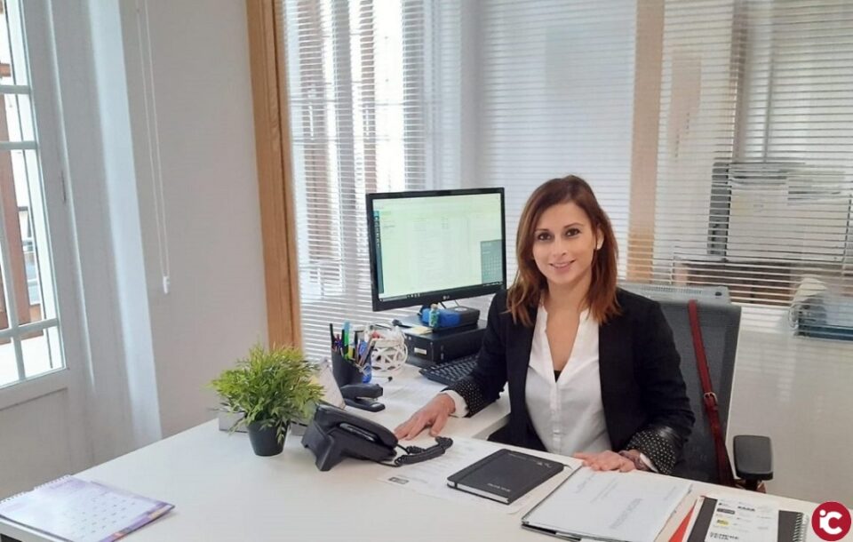 Silvia Ibáñez hace especial hincapié en que los autónomos y pequeños empresarios eldenses soliciten las ayudas del Plan Resistir