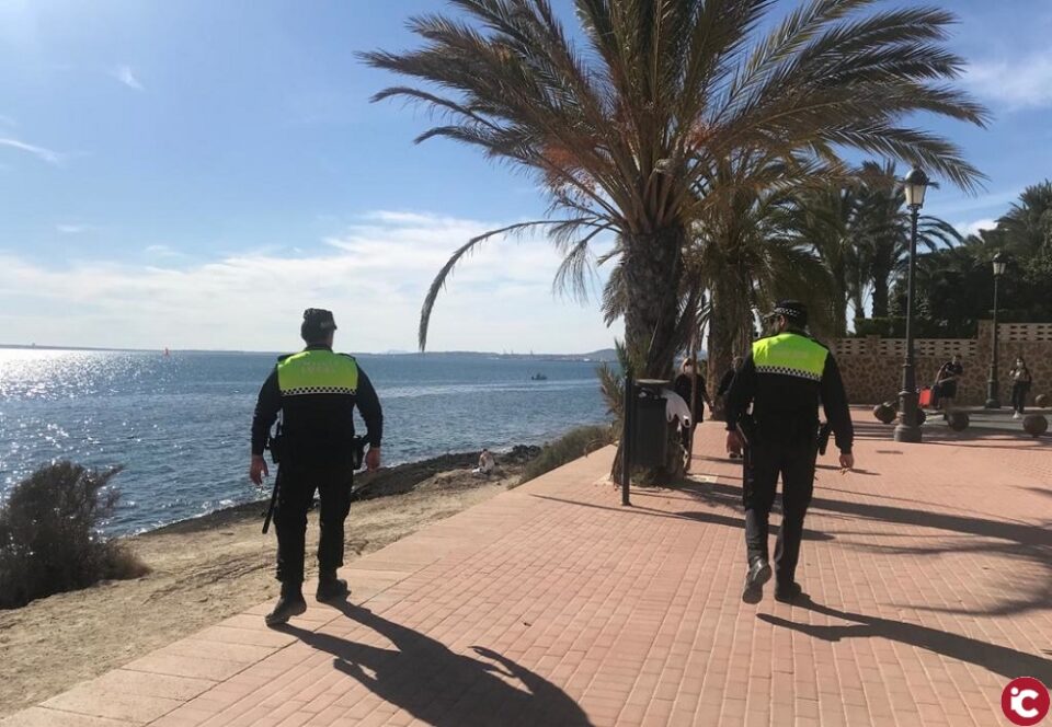 La Policía Local disuelve 20 fiestas en viviendas y tres botellones en el castillo de San Fernando
