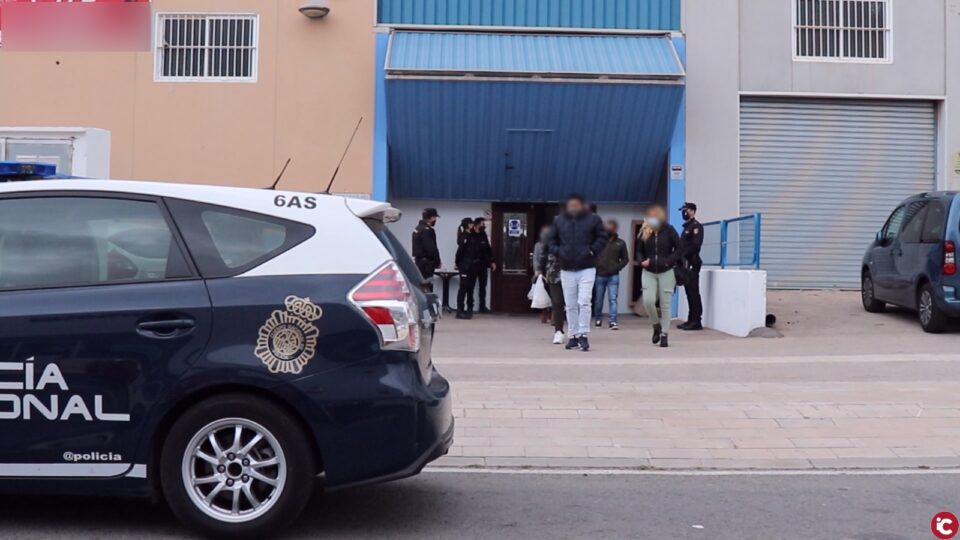 La Policía Nacional descubre una fiesta ilegal a la que acudían vehículos provistos de un plano donde ubicaba el lugar exacto