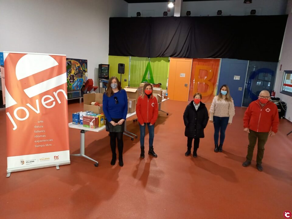 El Consejo de Infancia y Juventud entrega más de 400 kilos de alimentos a Cruz Roja Villena