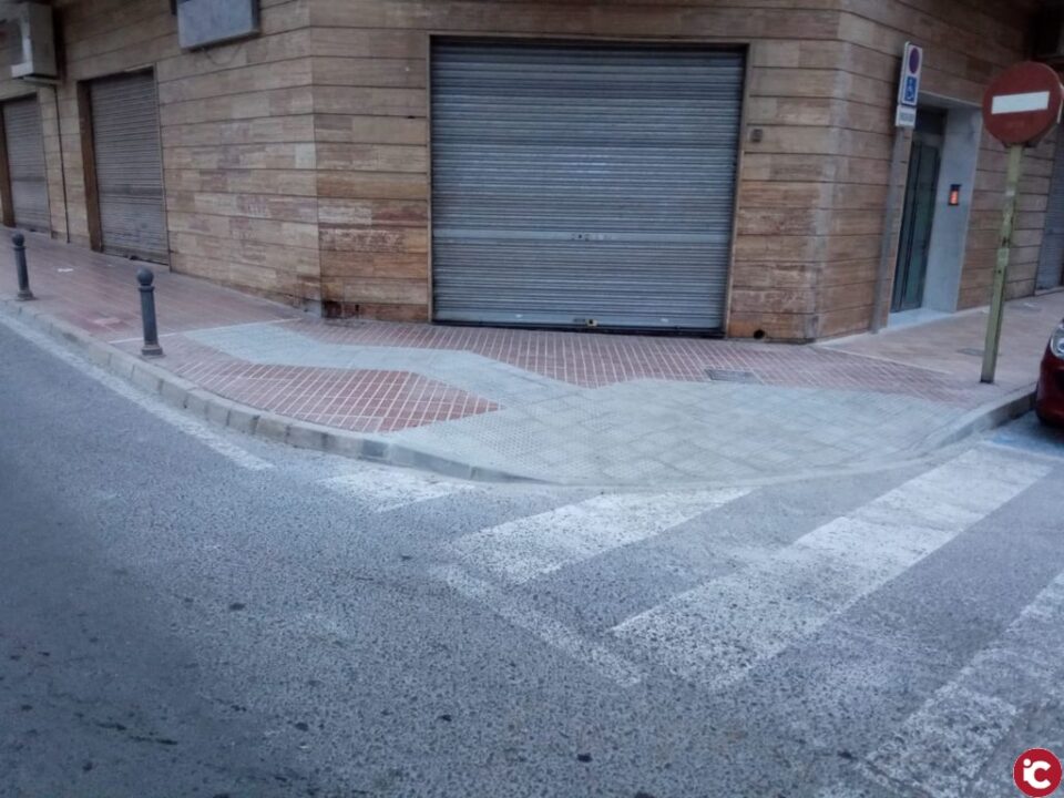 Monòver treballa en leliminació de barreres arquitectòniques a les voreres del municipi