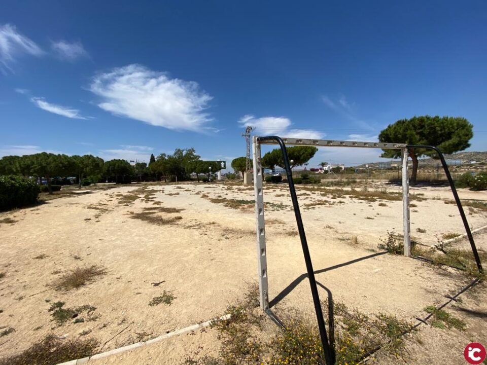 Deportes proyecta el arreglo y modernización de las instalaciones del barrio de Albayna