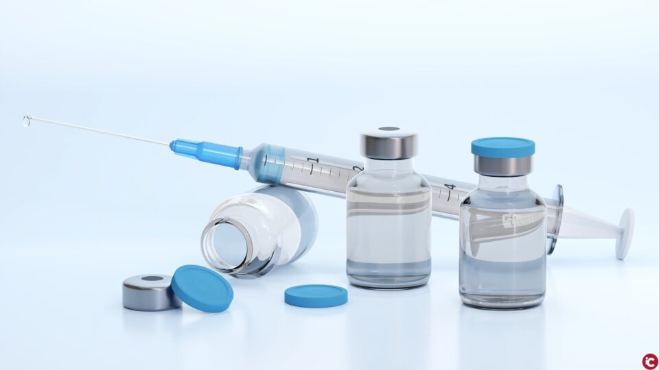 El CECOVA exige a Sanidad que dicte unas instrucciones claras y precisas sobre la autorización de la extracción de 7 dosis de los viales de vacunas de Covid-19 de Pfizer