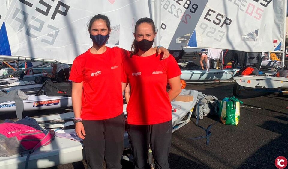 Las regatistas campelleras Ángela Andúgar y Sheila Martínez acuden a la concentración convocada por la Federación en Lanzarote