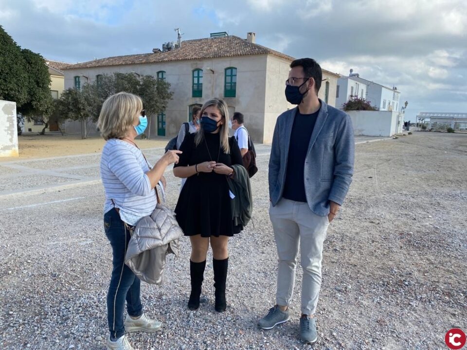 El Ayuntamiento mejora el patrimonio de la isla de Tabarca y pinta las fachadas de sus viviendas con una subvención de 10.000