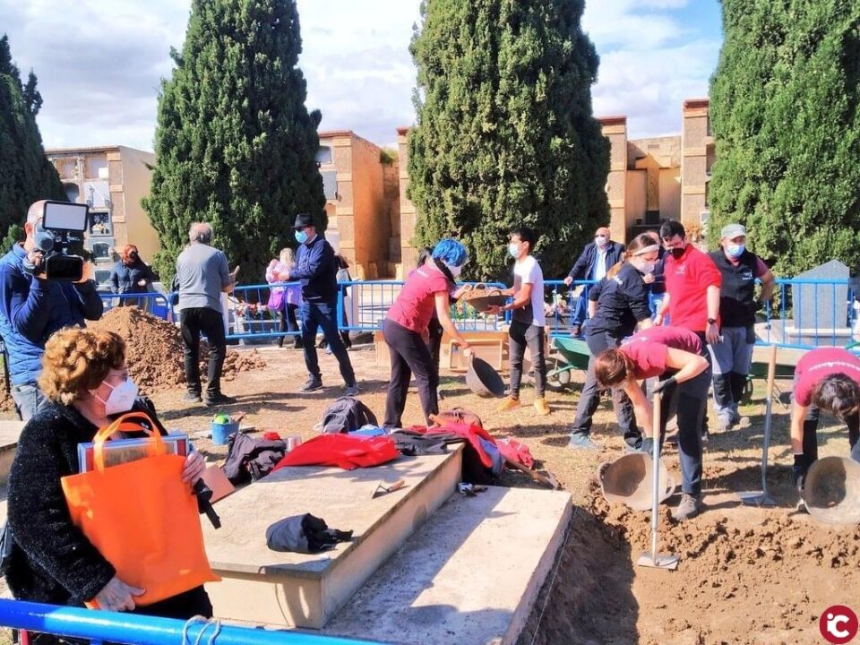 LAjuntament dAlcoi demana la collaboració ciutadana per a la localització dels familiars de víctimes en les fosses comunes dAlacant