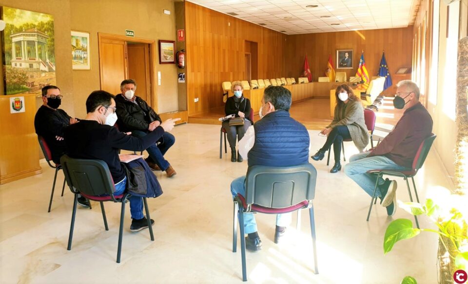 El Ayuntamiento de Elda inicia los contactos con familiares de represaliados por el franquismo para colaborar en la exhumación de los restos de 44 eldenses