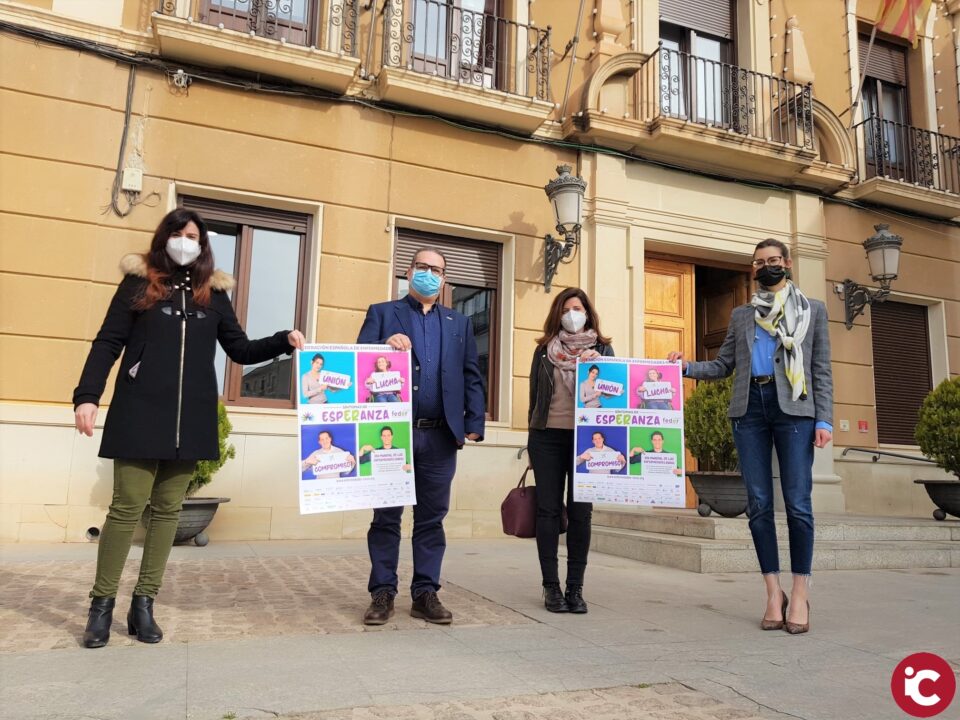 Elda se suma a los actos del Día Mundial de las Enfermedades Raras iluminando de color morado la fachada del Ayuntamiento