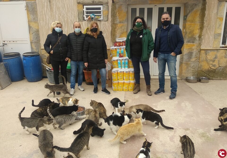 El Ayuntamiento de Ibi realiza a la Protectora de Ibi una donación valorada en 788