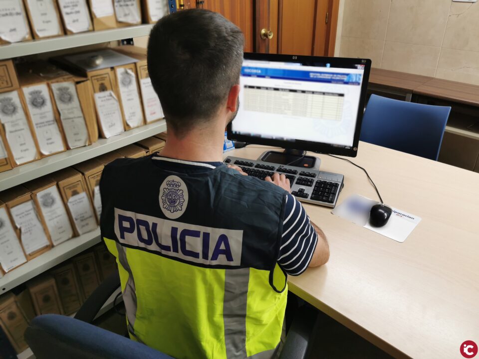 La Policía Nacional localiza a dos fugitivos ocultos en la provincia de Alicante por delitos de tráfico de drogas y blanqueo de capitales