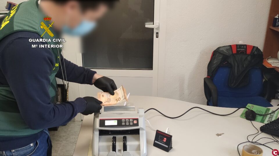 La Guardia Civil destapa dos sofisticadas plantaciones de marihuana indoor en Alicante