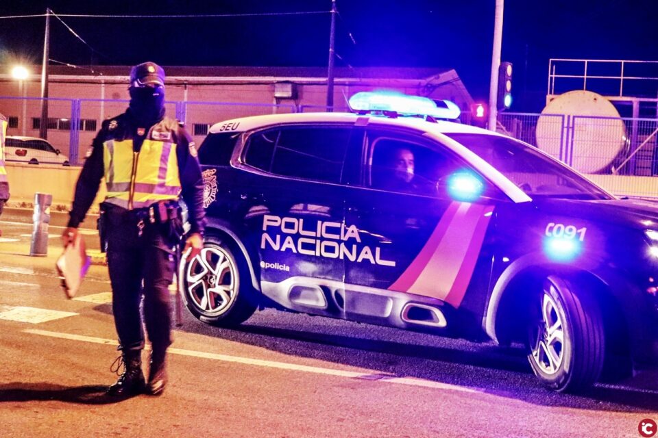 La Policía Nacional descubre una casa de citas donde se ejercía la prostitución de manera clandestina sin respetar las medidas sanitarias en horario de restricción nocturna