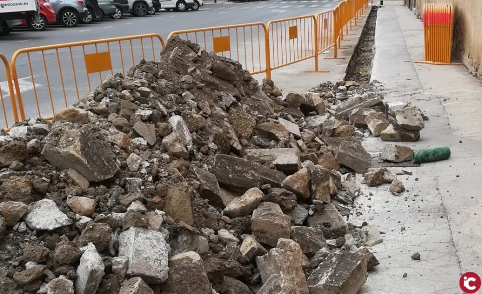 Petrer suprime barreras arquitectónicas en pasos de peatones y renueva pavimentos de aceras en más de 40 vías públicas del municipio