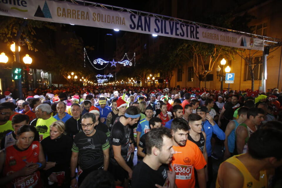 Alicante celebra la IX San Silvestre solidaria