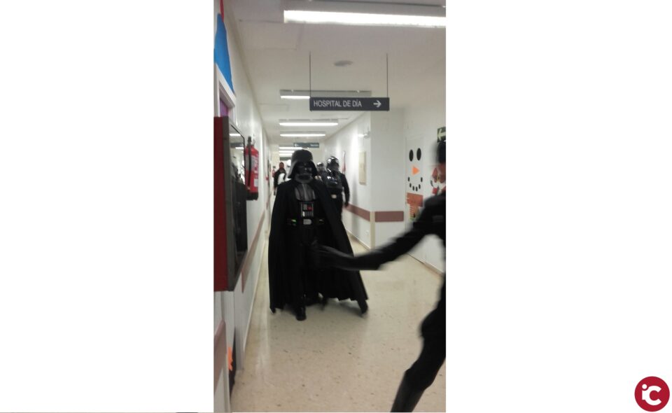 La Legión 501 de Star Wars visitó a los más pequeños que estaban ingresados en el Hospital General Universitario de Elda estas Navidades