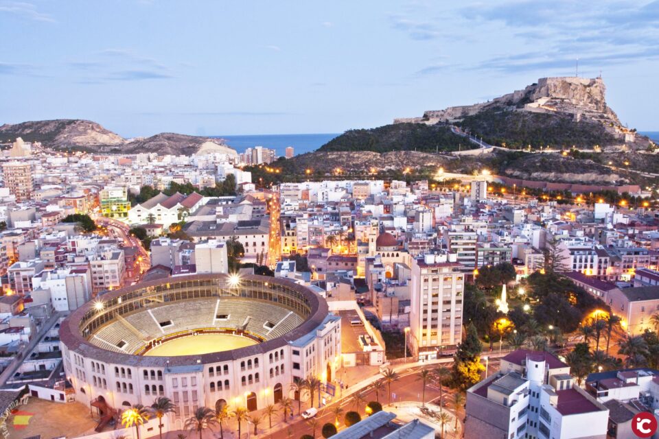 La Policía Nacional detiene en Alicante a dos personas tras intentar robar en un domicilio