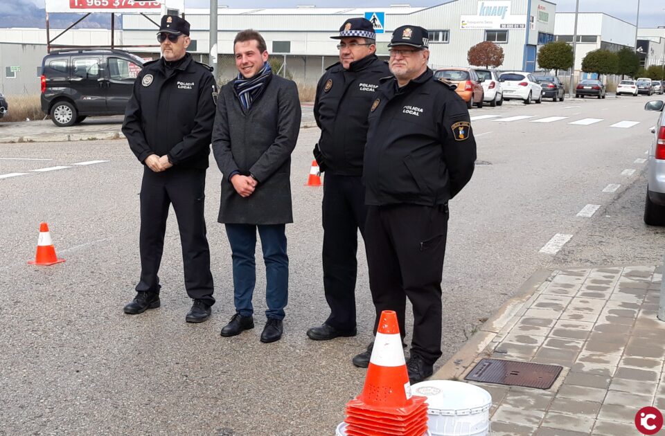 Petrer comienza la mejora de los polígonos industriales pintando y desbrozando Les Pedreres
