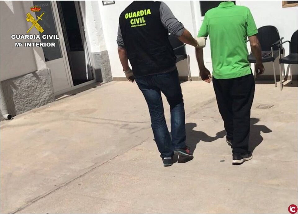 La Guardia Civil desarticula en Novelda una peligrosa banda de murcigleros