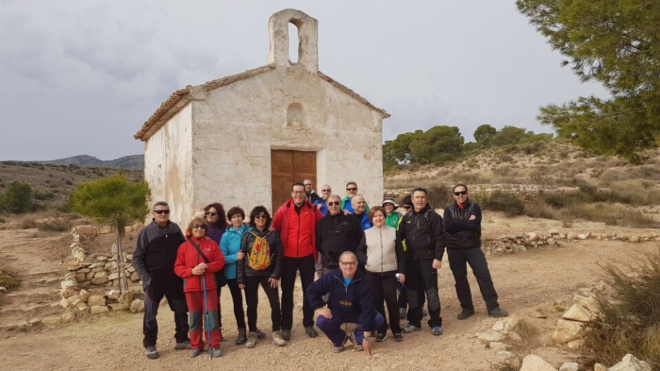 Presentada en Elda la guía con las rutas senderistas de la GR-330 por el interior de la provincia