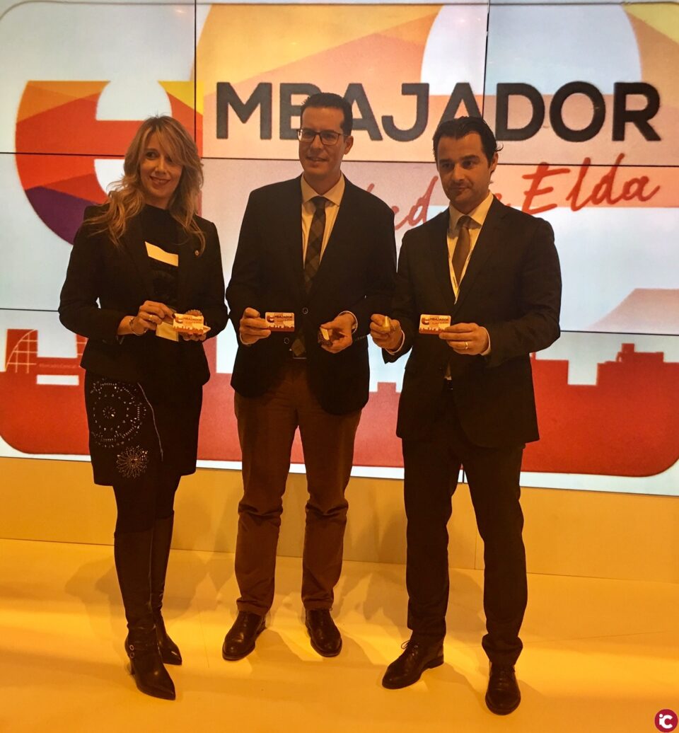 Elda presenta en Fitur el Carnet de Embajador