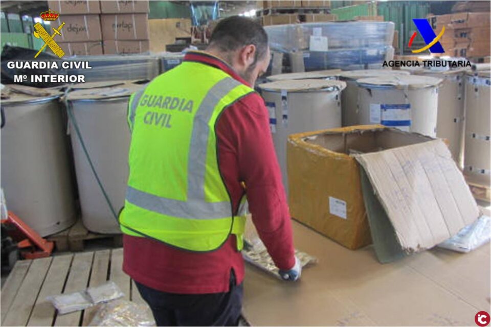 La Guardia Civil interviene joyería falsificada en el Puerto de Alicante por valor de más de 600.000 euros