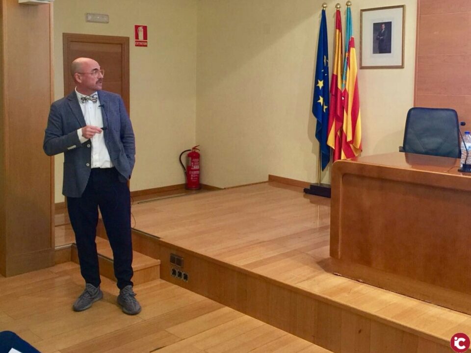 Presentación del Proyecto CAMINA en el departamento de salud de Elda