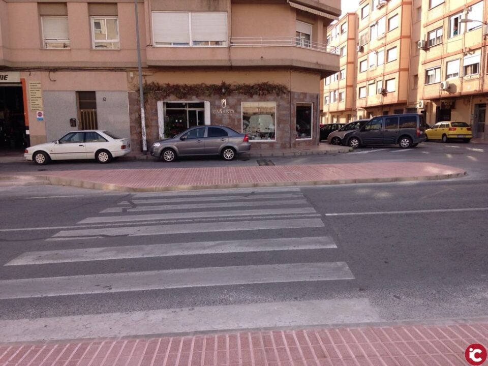 Construcción de un paso de peatones elevado en las inmediaciones de la nueva rotonda