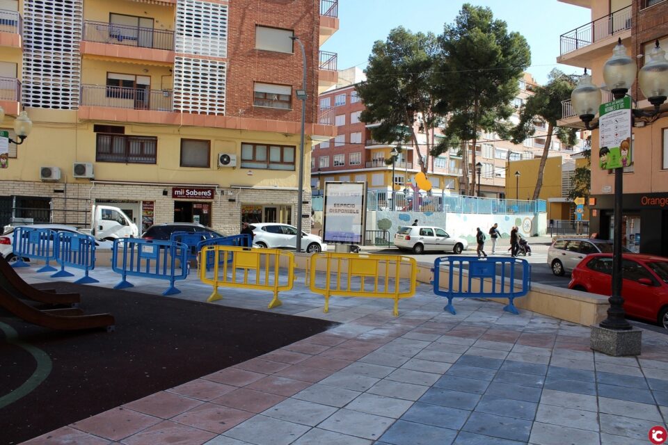 Arreglo de baldosas y rampa accesible en la Plaza Sanchis Banús de Ibi