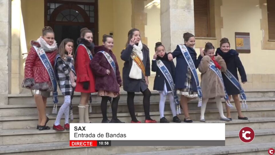 Se inician las Fiestas de Sax con la Entrada de Bandas