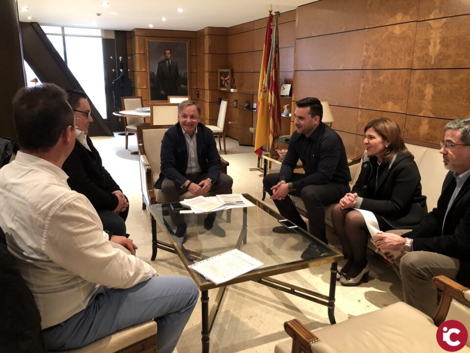 El Gobierno convoca la Comisión Bilateral para resolver las discrepancias en torno a la Ley autonómica del Taxi