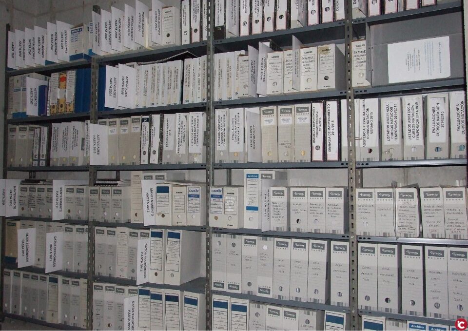 Deportes archiva 200.000 folios gracias a T'avalem Aspe emprende